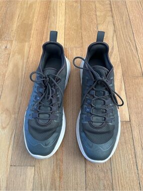 Nike Men's Athletic Shoes - Black with White Soles